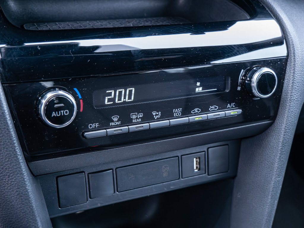 Fahrzeugansicht TOYOTA Yaris Cross Hybrid Team D - Bild 16