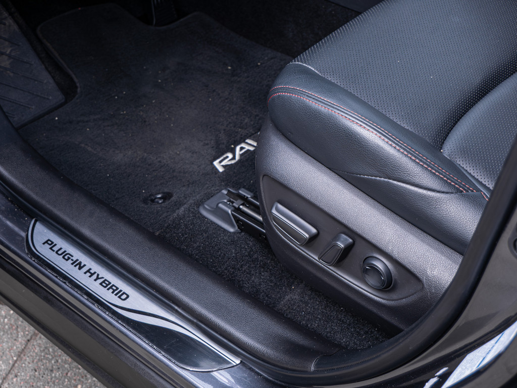 Fahrzeugansicht TOYOTA RAV4 2.5 Plug-in Hybrid 4x4 - Bild 41