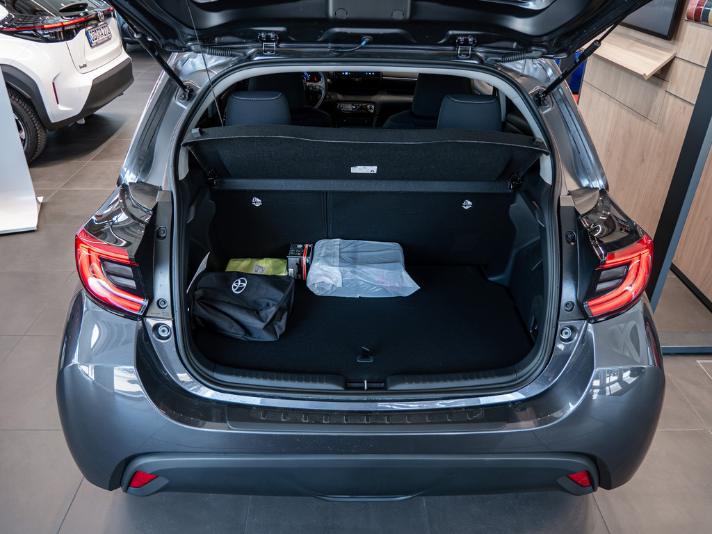 Fahrzeugansicht TOYOTA Yaris 1.5 Hybrid Teamplayer - Bild 3