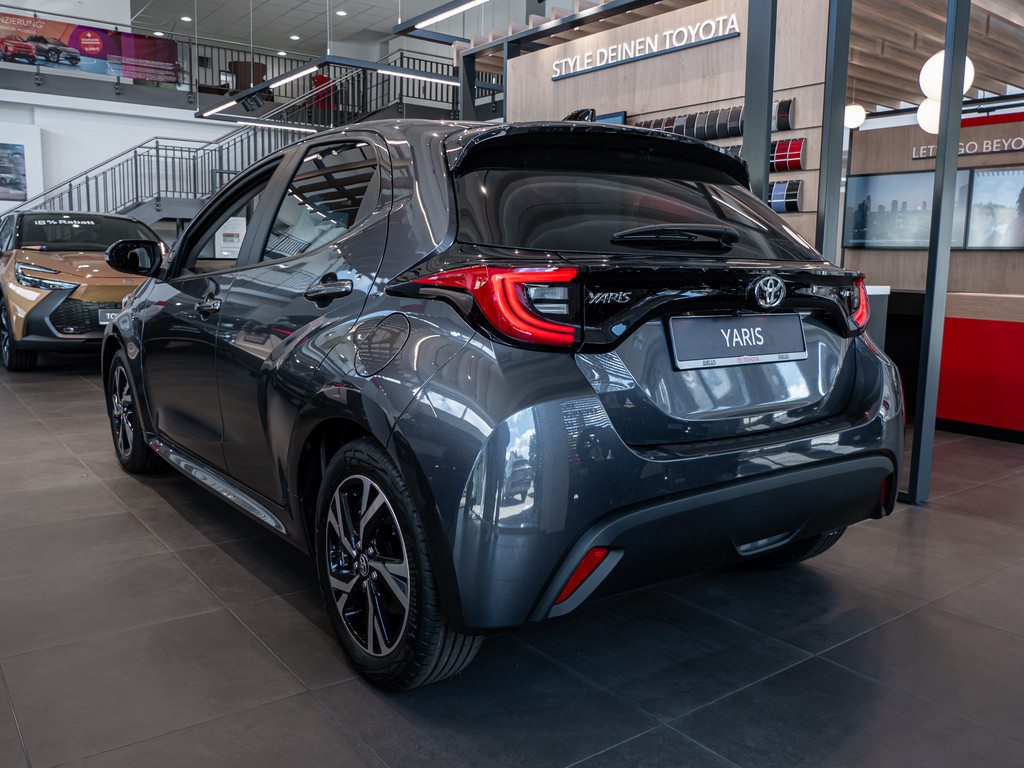 Fahrzeugansicht TOYOTA Yaris 1.5 Hybrid Teamplayer - Bild 35