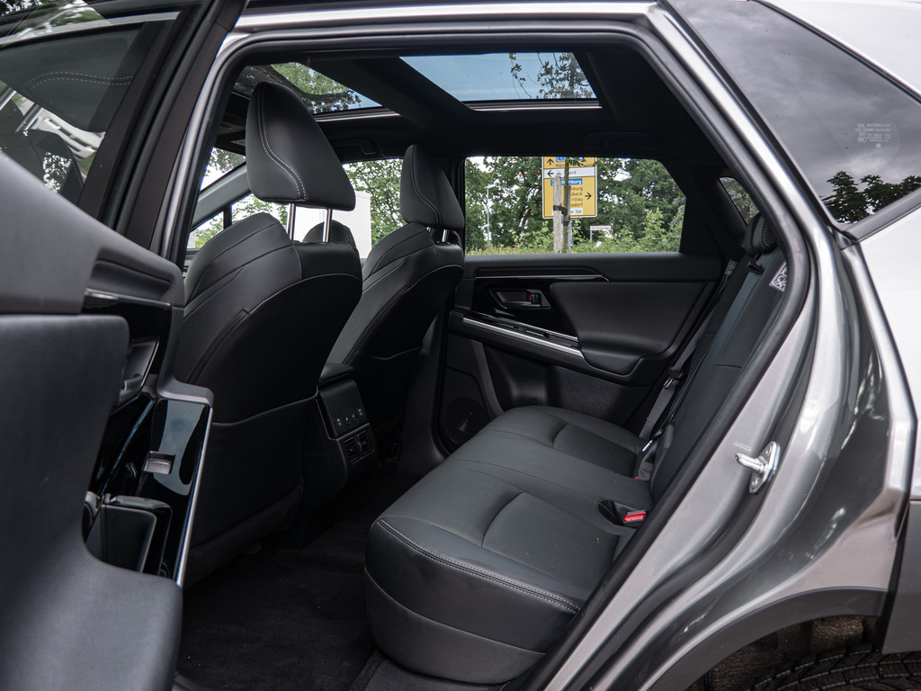 Fahrzeugansicht TOYOTA bZ4X Lounge - Bild 2