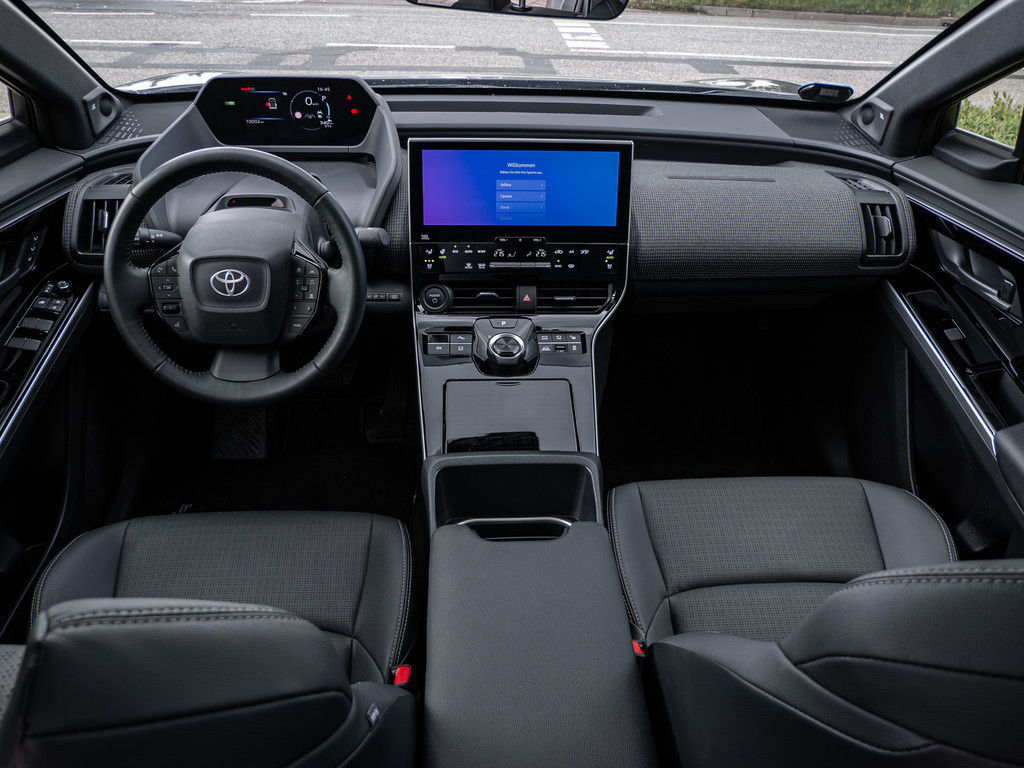 Fahrzeugansicht TOYOTA bZ4X Lounge - Bild 3