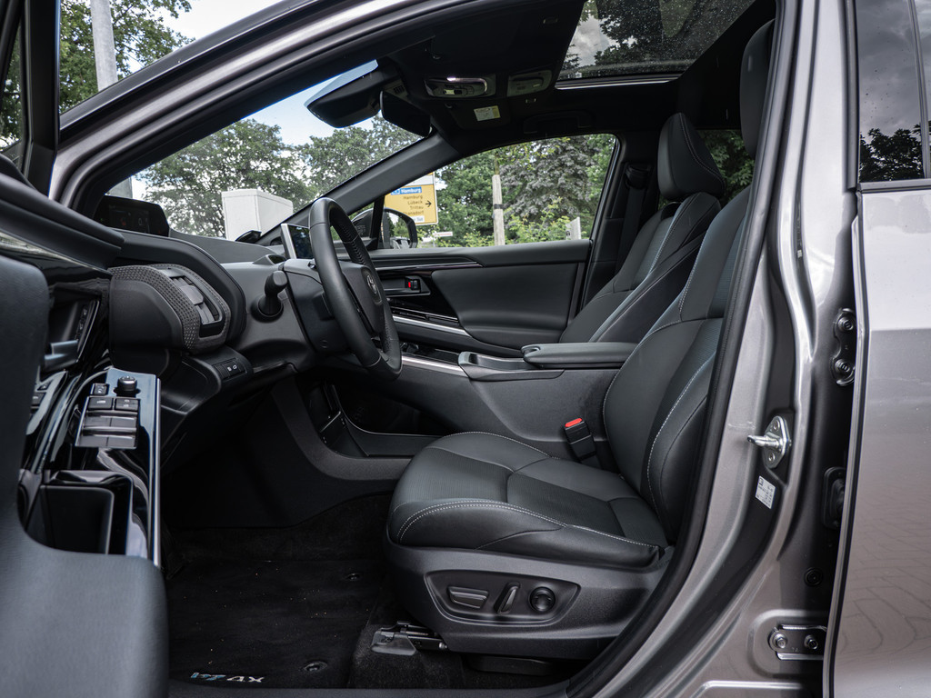 Fahrzeugansicht TOYOTA bZ4X Lounge - Bild 10