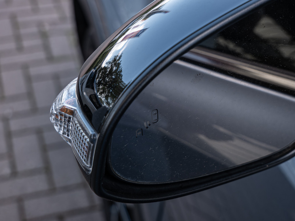 Fahrzeugansicht TOYOTA C-HR 2.0 Hybrid Team D - Bild 4