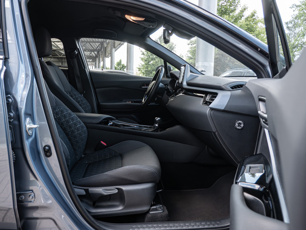 Fahrzeugansicht TOYOTA C-HR 2.0 Hybrid Team D - Bild 7