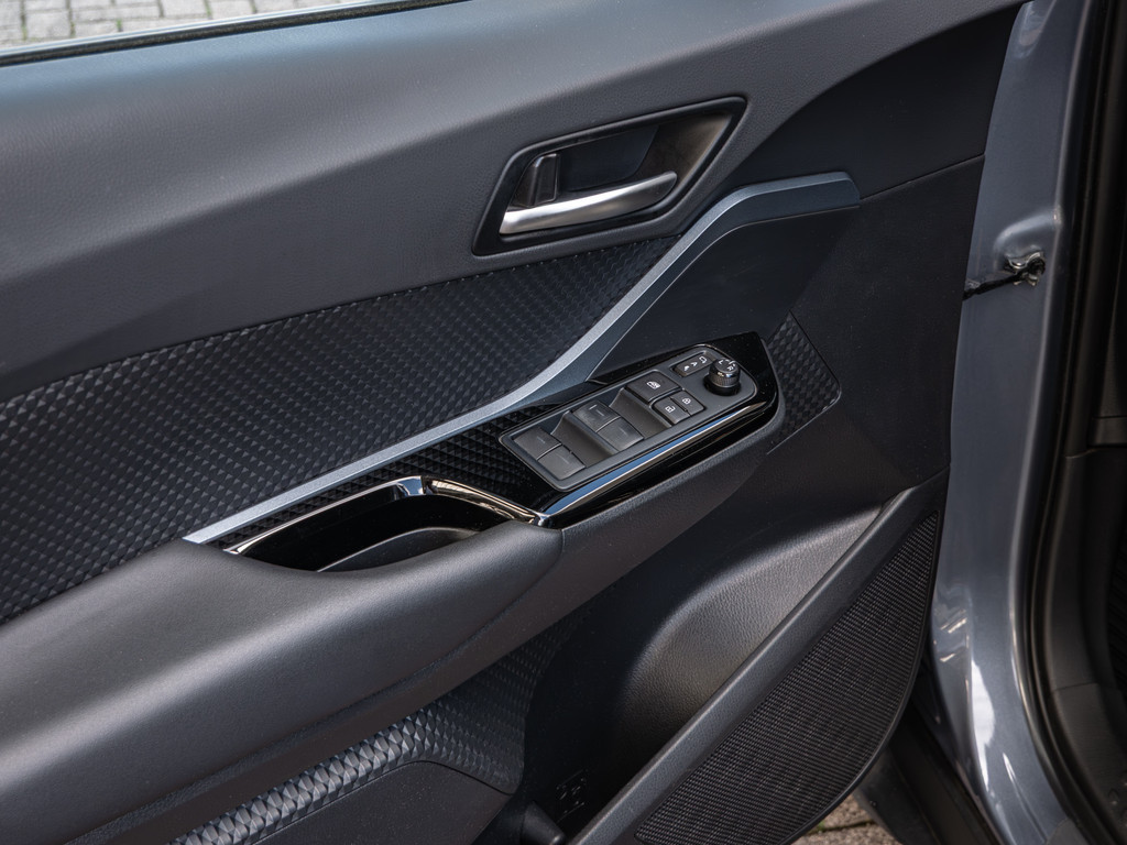 Fahrzeugansicht TOYOTA C-HR 2.0 Hybrid Team D - Bild 38
