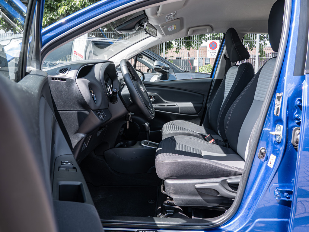 Fahrzeugansicht TOYOTA Yaris Hybrid Team D - Bild 2