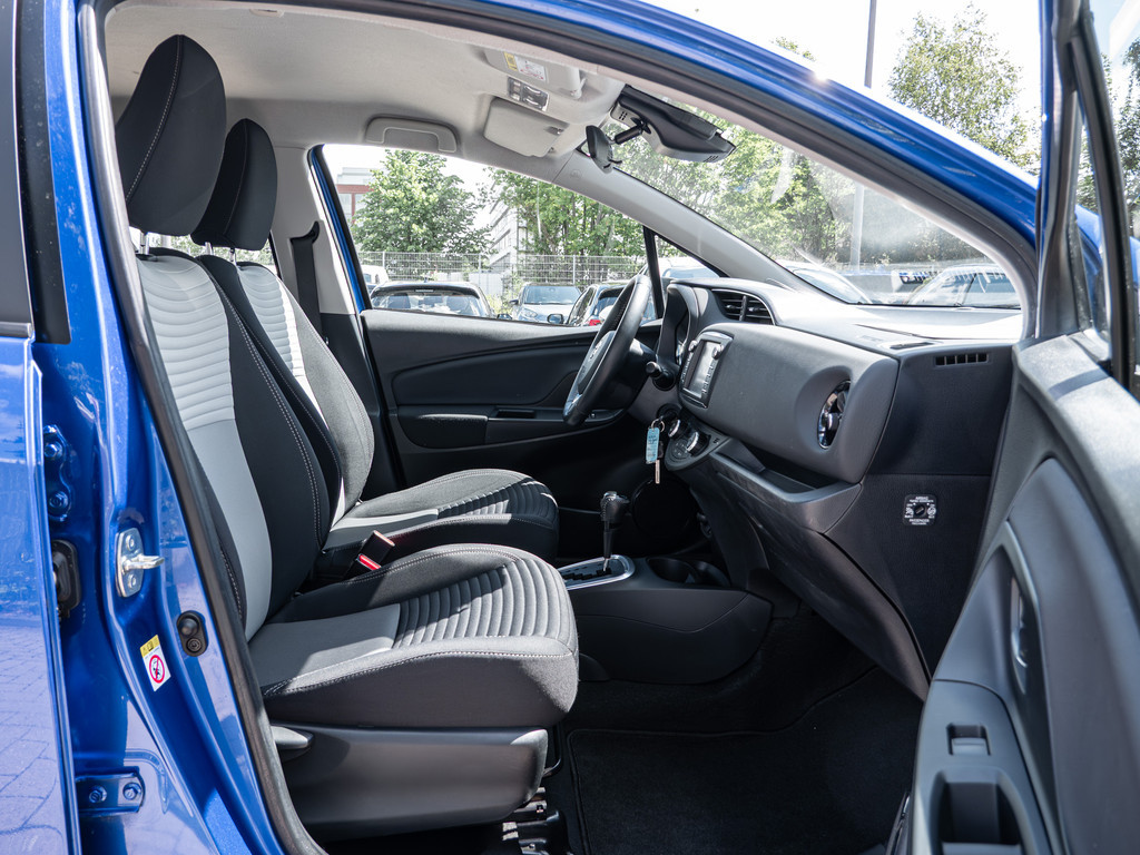 Fahrzeugansicht TOYOTA Yaris Hybrid Team D - Bild 3