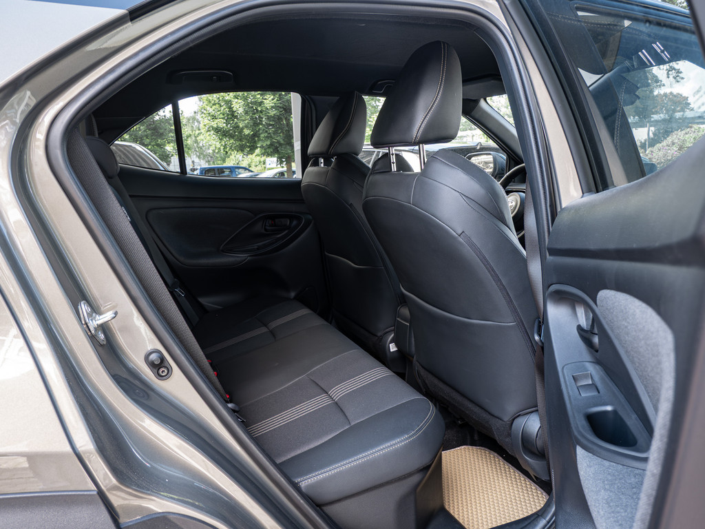Fahrzeugansicht TOYOTA Yaris Cross 1.5 Hybrid FWD Adventure - Bild 4