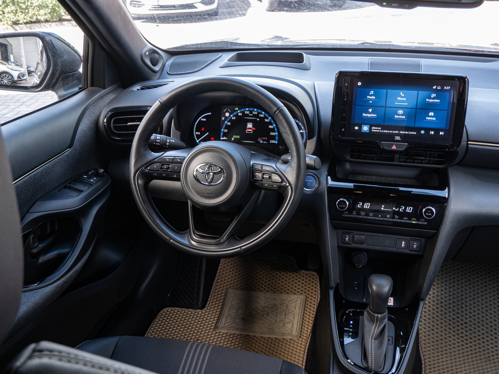 Fahrzeugansicht TOYOTA Yaris Cross 1.5 Hybrid FWD Adventure - Bild 6