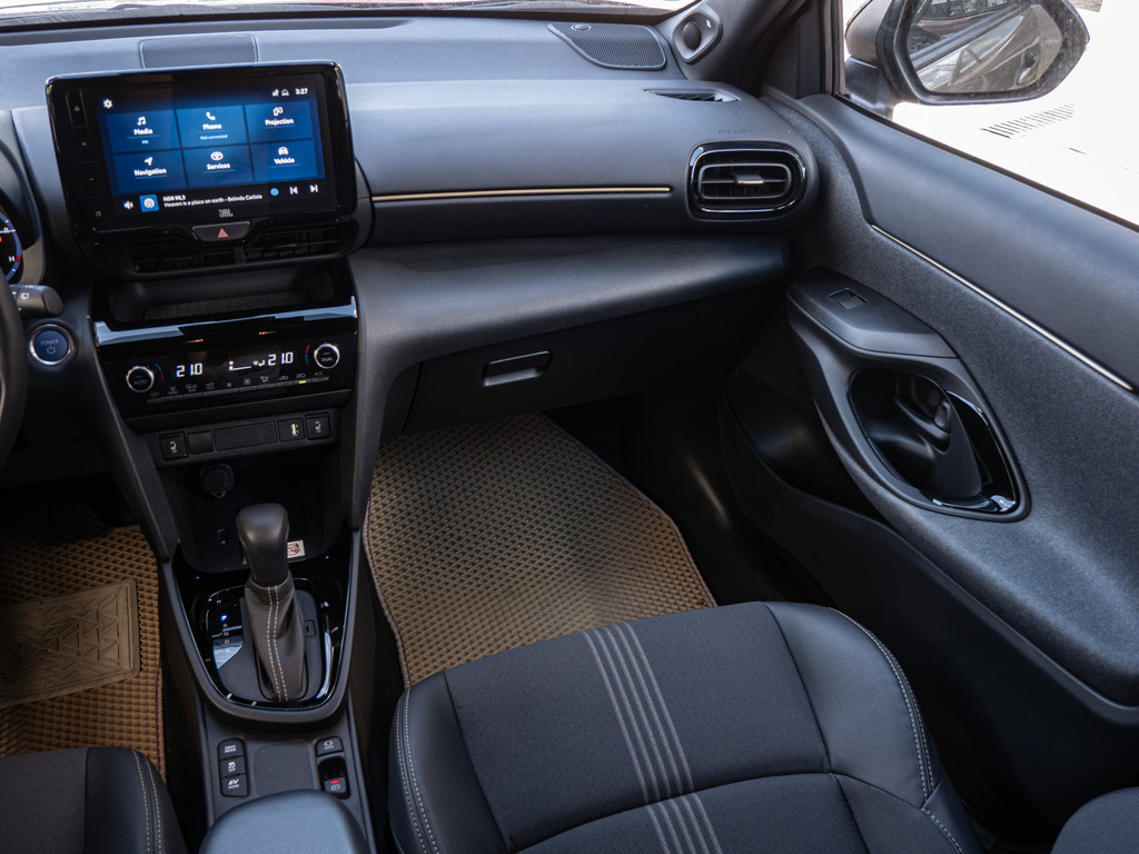 Fahrzeugansicht TOYOTA Yaris Cross 1.5 Hybrid FWD Adventure - Bild 7