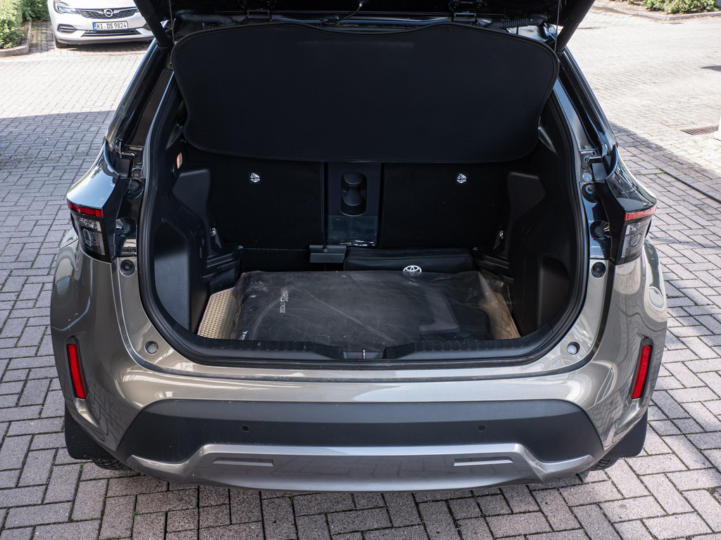 Fahrzeugansicht TOYOTA Yaris Cross 1.5 Hybrid FWD Adventure - Bild 8