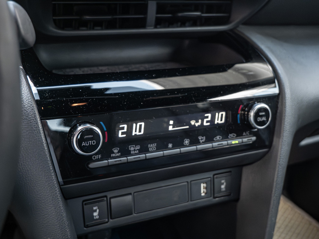 Fahrzeugansicht TOYOTA Yaris Cross 1.5 Hybrid FWD Adventure - Bild 17