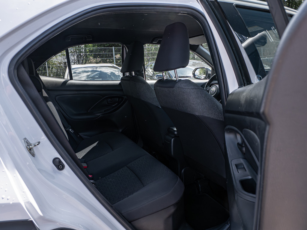 Fahrzeugansicht TOYOTA Yaris Cross Hybrid 1.5 VVT-i Team Deutschland - Bild 6