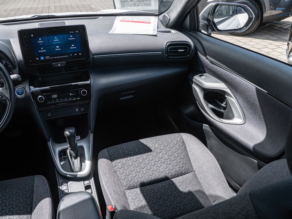 Fahrzeugansicht TOYOTA Yaris Cross Hybrid 1.5 VVT-i Team Deutschland - Bild 9