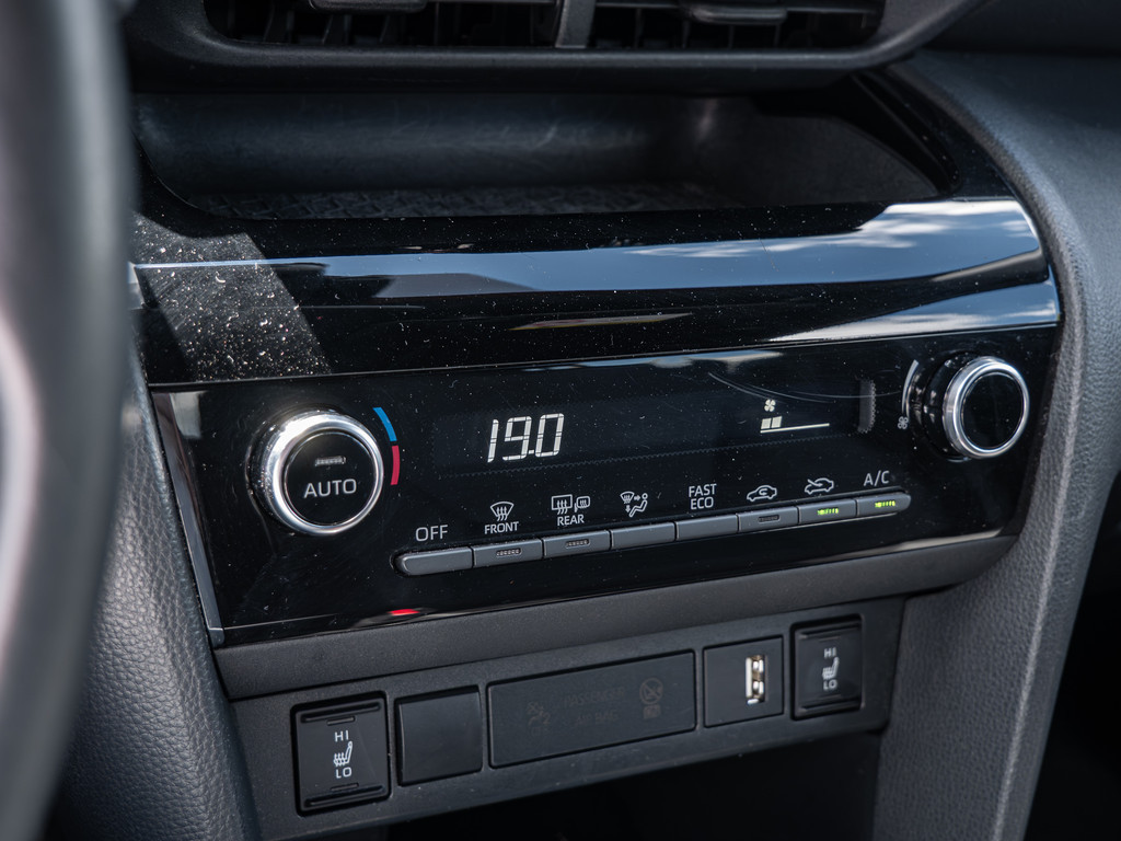 Fahrzeugansicht TOYOTA Yaris Cross Hybrid 1.5 VVT-i Team Deutschland - Bild 16