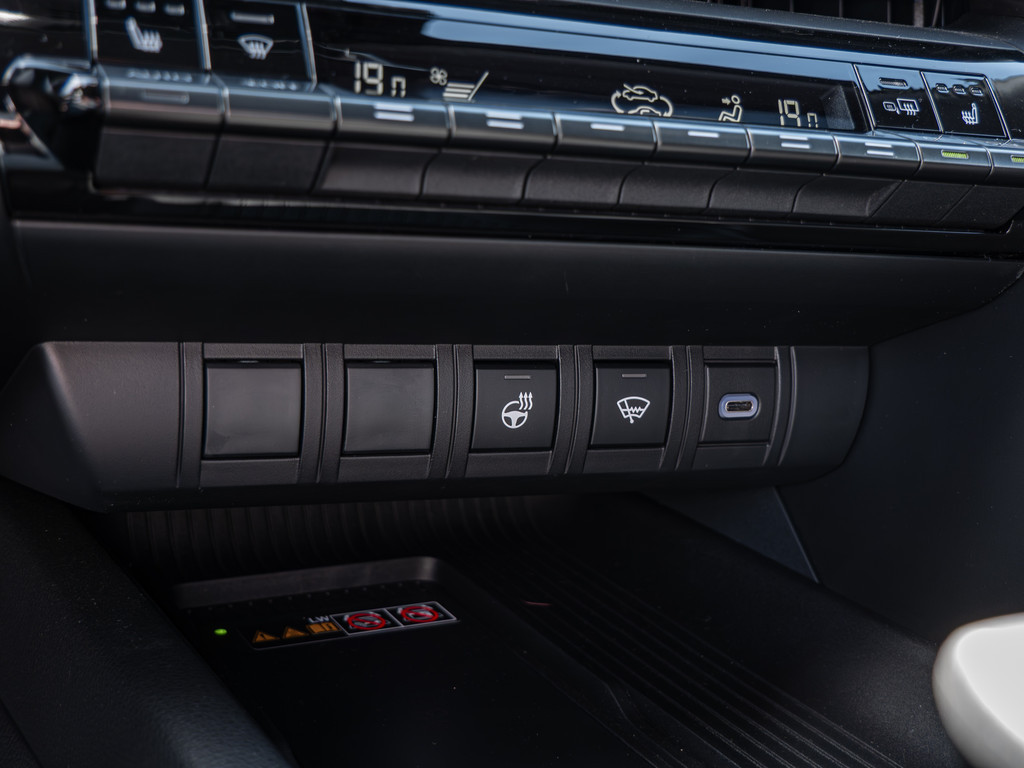 Fahrzeugansicht TOYOTA C-HR 2.0 Plug-In Hybrid Teamplayer - 3 Vorbesitzer - Bild 18