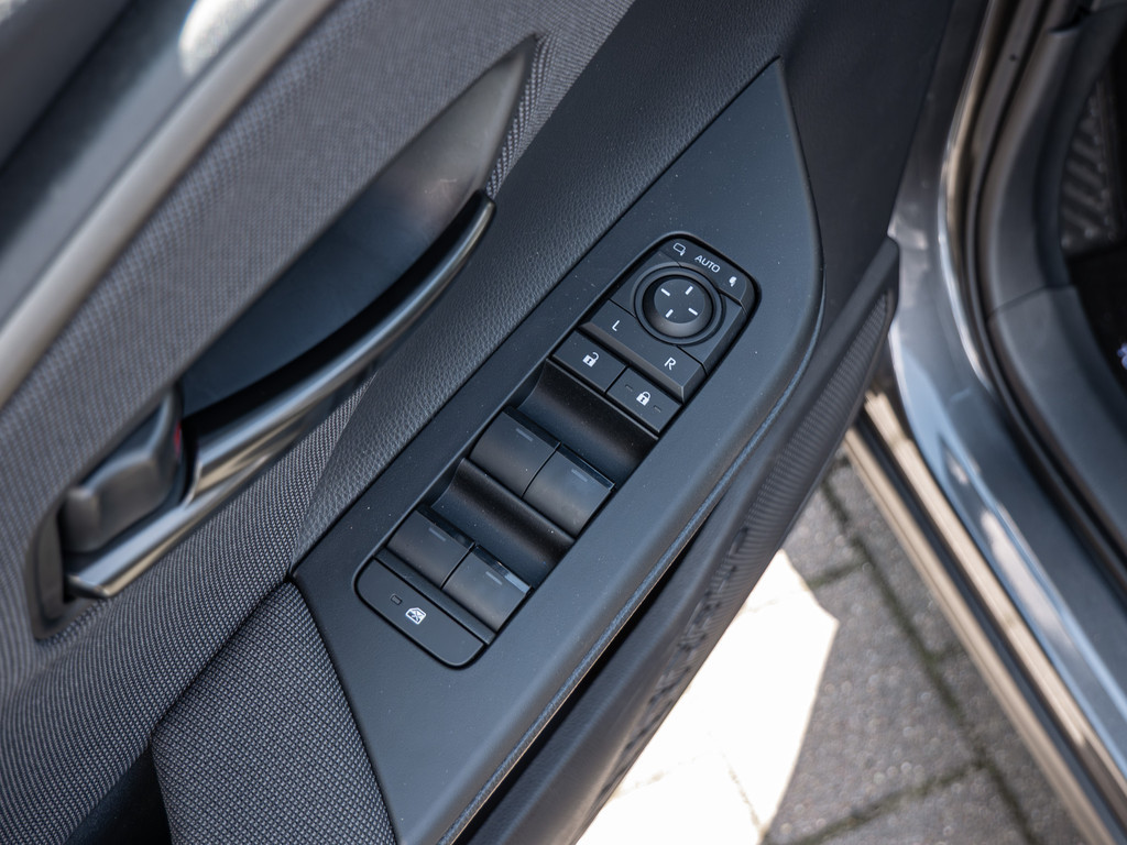 Fahrzeugansicht TOYOTA C-HR 2.0 Plug-In Hybrid Teamplayer - 3 Vorbesitzer - Bild 36