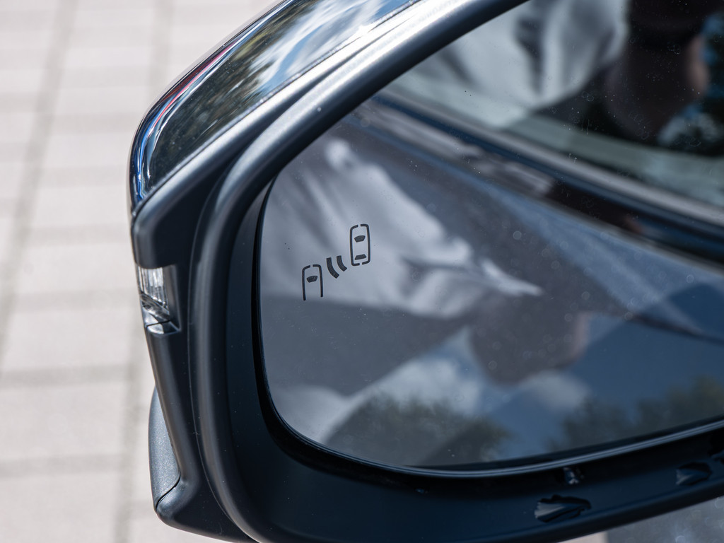 Fahrzeugansicht TOYOTA C-HR 2.0 Plug-In Hybrid Teamplayer - 3 Vorbesitzer - Bild 42
