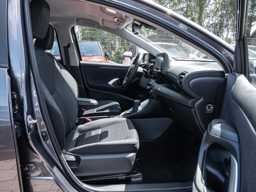 Fahrzeugansicht TOYOTA Yaris Hybrid 1.5 VVT-i Team D - Bild 5