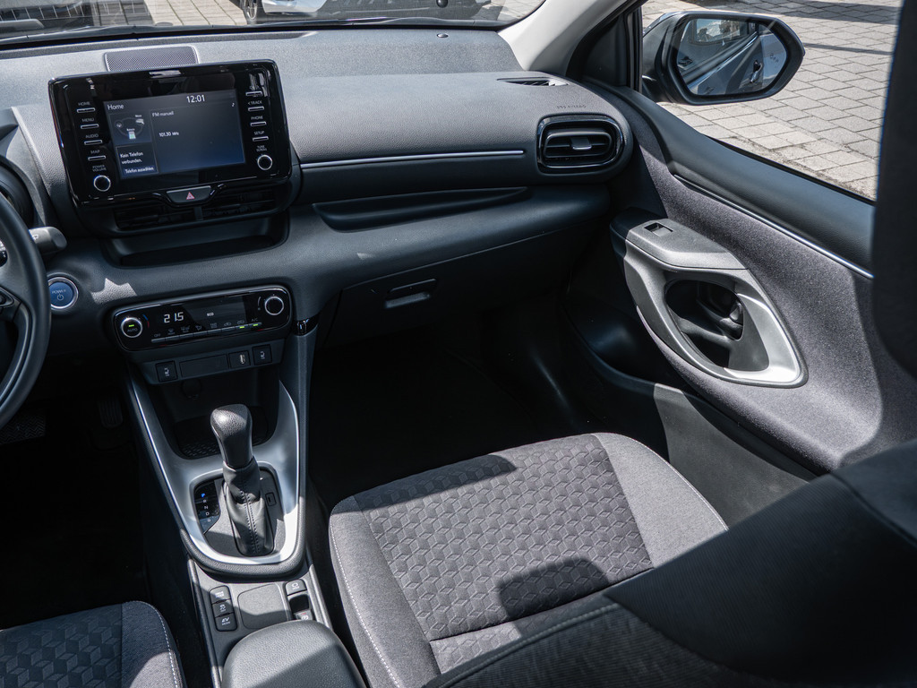 Fahrzeugansicht TOYOTA Yaris Hybrid 1.5 VVT-i Team D - Bild 9