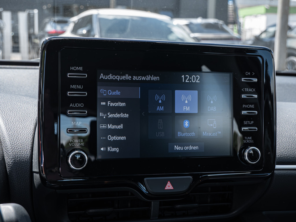 Fahrzeugansicht TOYOTA Yaris Hybrid 1.5 VVT-i Team D - Bild 15