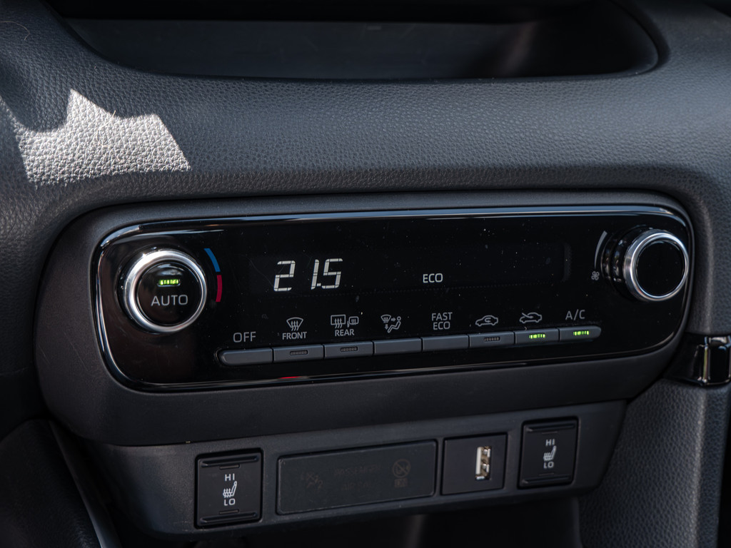 Fahrzeugansicht TOYOTA Yaris Hybrid 1.5 VVT-i Team D - Bild 16