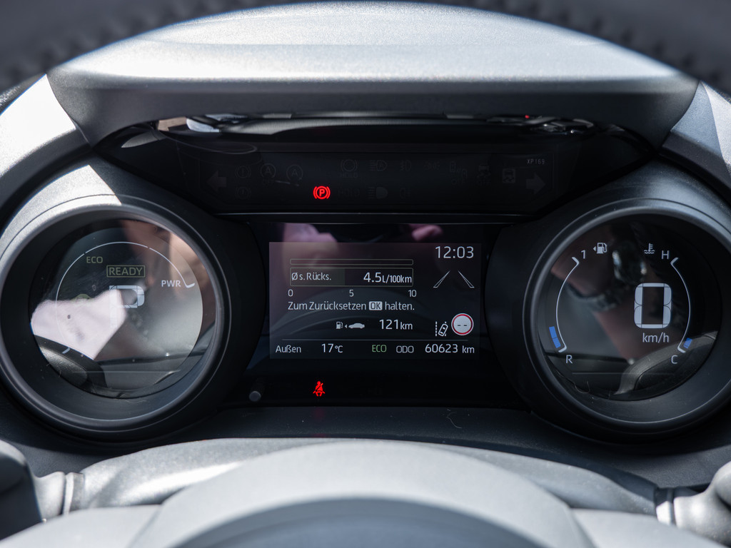 Fahrzeugansicht TOYOTA Yaris Hybrid 1.5 VVT-i Team D - Bild 22
