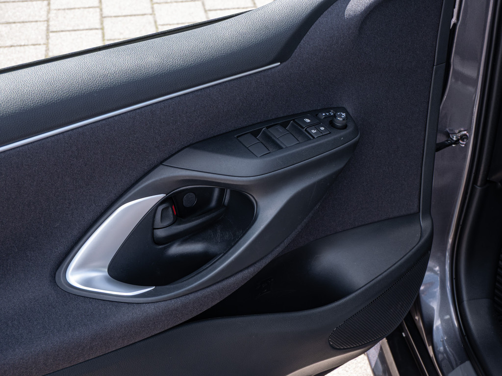 Fahrzeugansicht TOYOTA Yaris Hybrid 1.5 VVT-i Team D - Bild 33