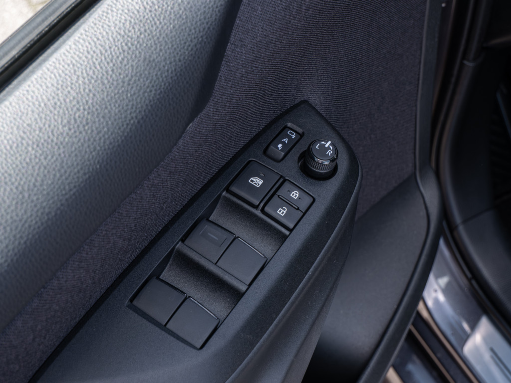Fahrzeugansicht TOYOTA Yaris Hybrid 1.5 VVT-i Team D - Bild 35