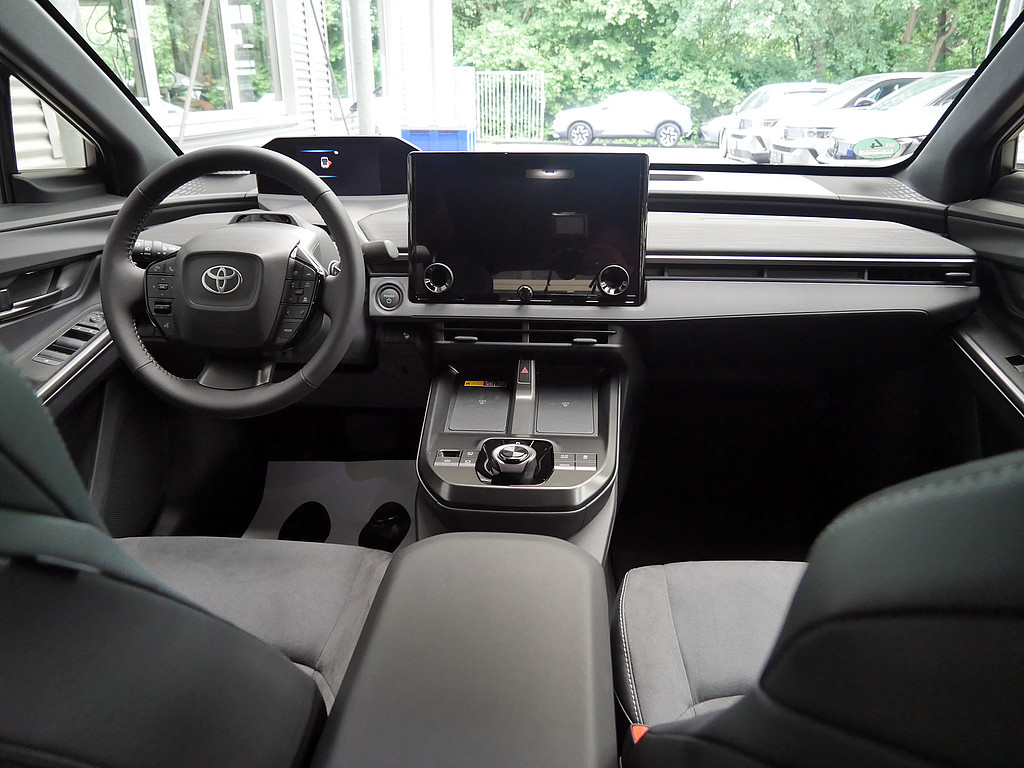 Fahrzeugansicht TOYOTA C-HR+ 252 kW AWD Lounge - Bild 2