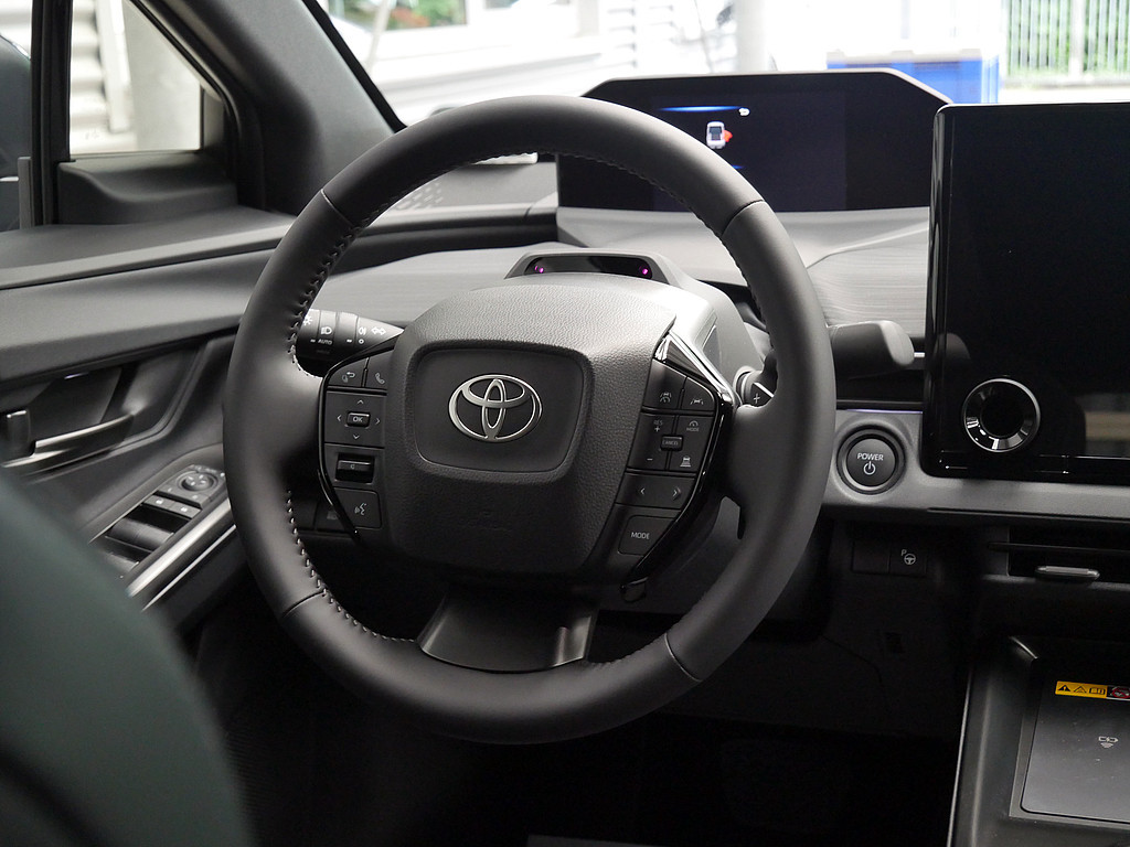 Fahrzeugansicht TOYOTA C-HR+ 252 kW AWD Lounge - Bild 3