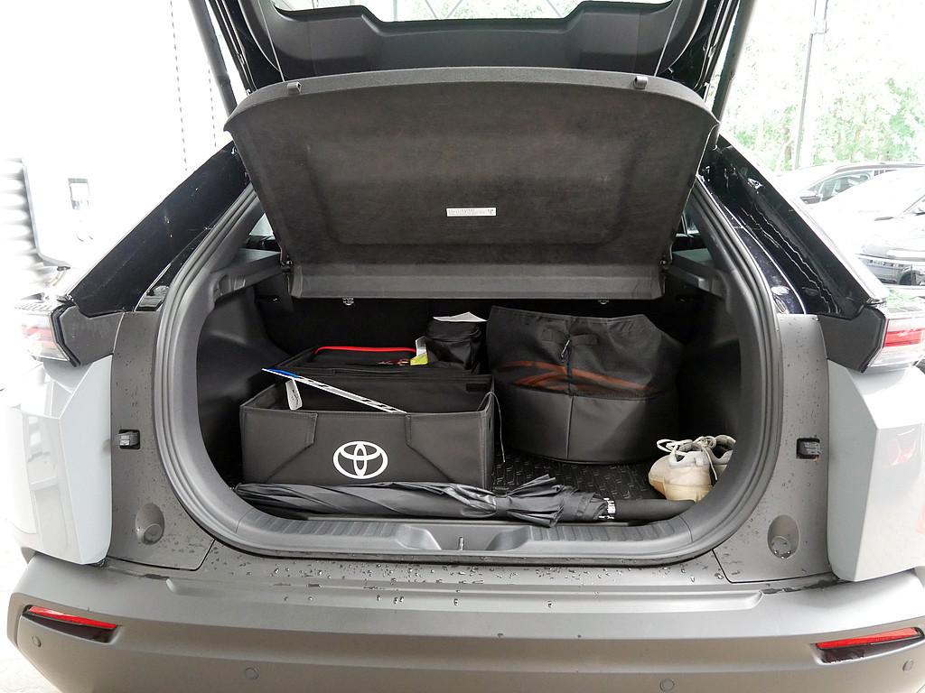 Fahrzeugansicht TOYOTA C-HR+ 252 kW AWD Lounge - Bild 7
