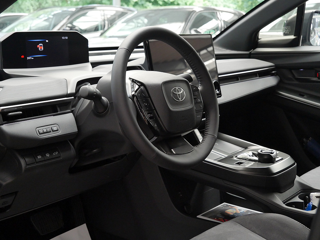 Fahrzeugansicht TOYOTA C-HR+ 252 kW AWD Lounge - Bild 9