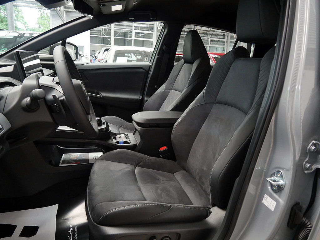 Fahrzeugansicht TOYOTA C-HR+ 252 kW AWD Lounge - Bild 11