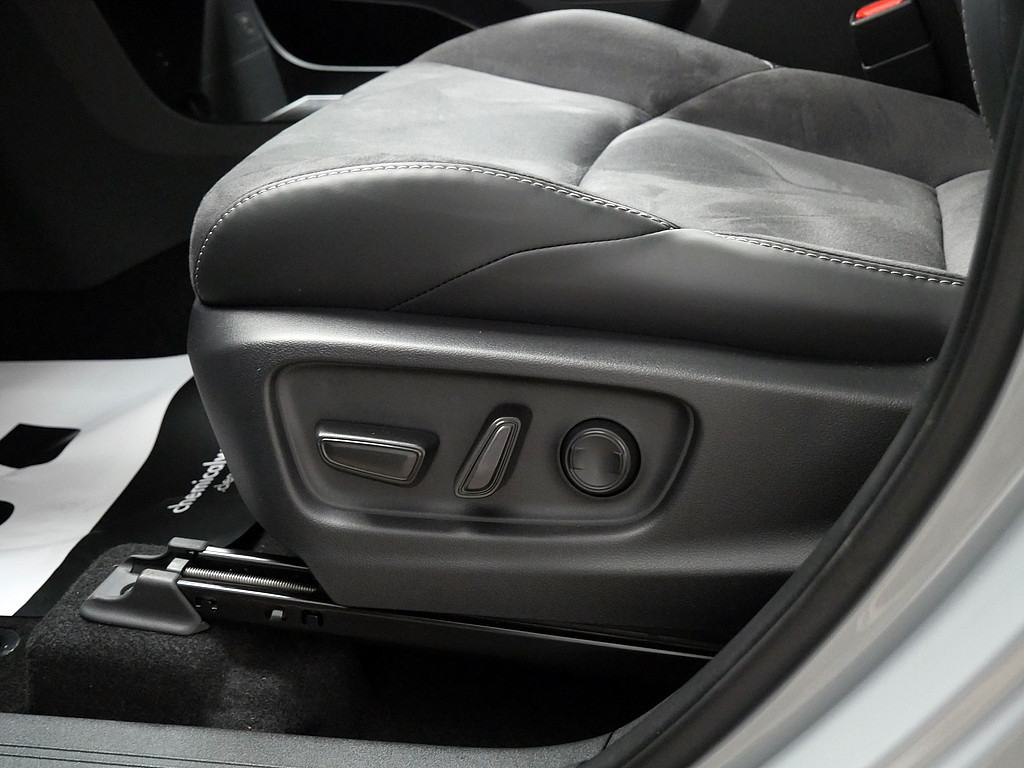 Fahrzeugansicht TOYOTA C-HR+ 252 kW AWD Lounge - Bild 13