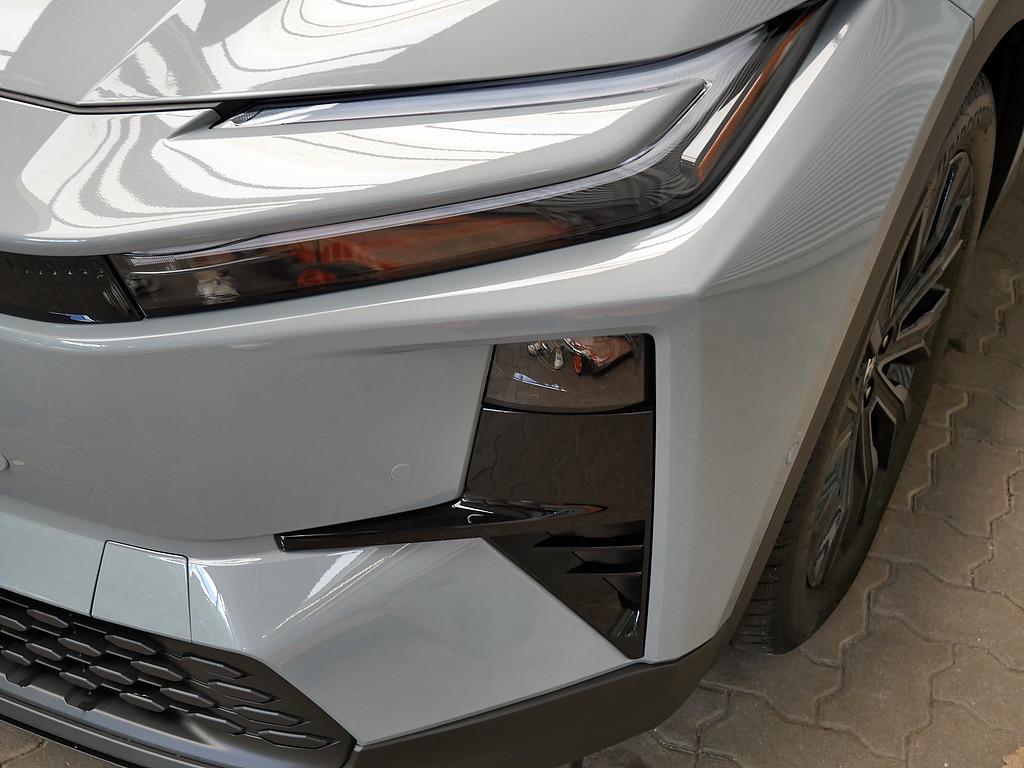 Fahrzeugansicht TOYOTA C-HR+ 252 kW AWD Lounge - Bild 35