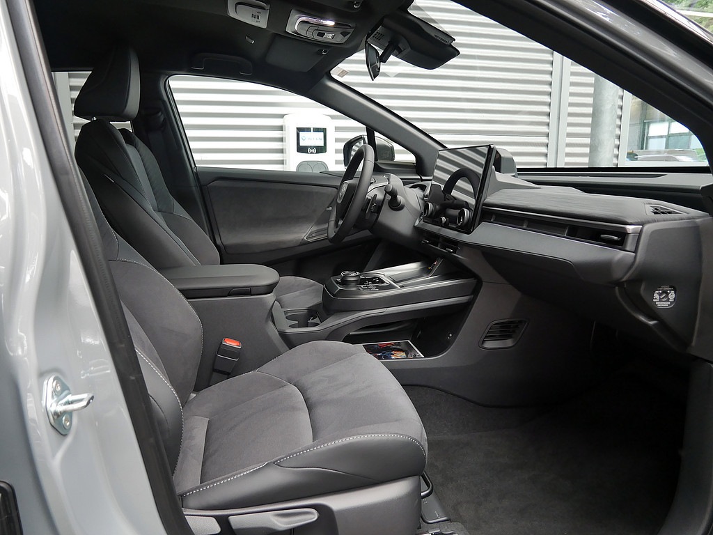 Fahrzeugansicht TOYOTA C-HR+ 252 kW AWD Lounge - Bild 38