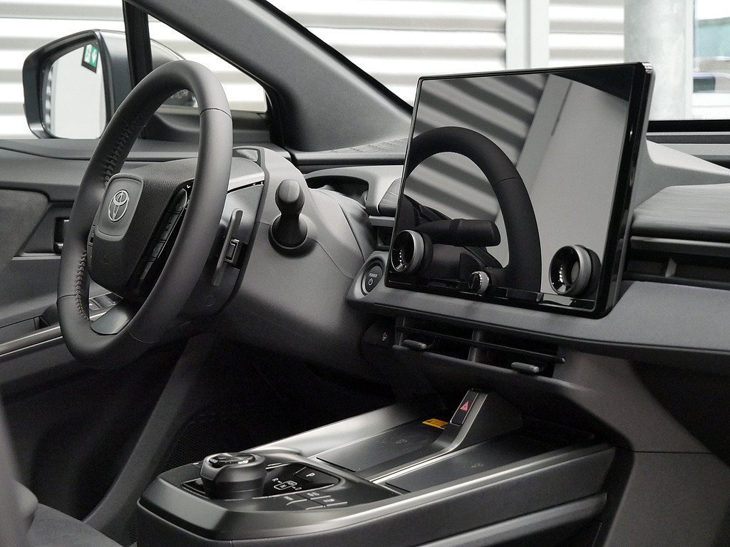 Fahrzeugansicht TOYOTA C-HR+ 252 kW AWD Lounge - Bild 39