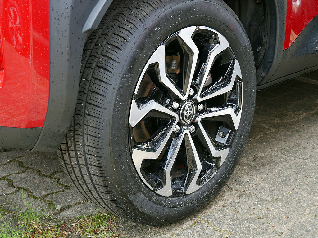 Fahrzeugansicht TOYOTA Yaris Cross Hybrid 1.5 VVT-i Team Deutschland - Bild 3