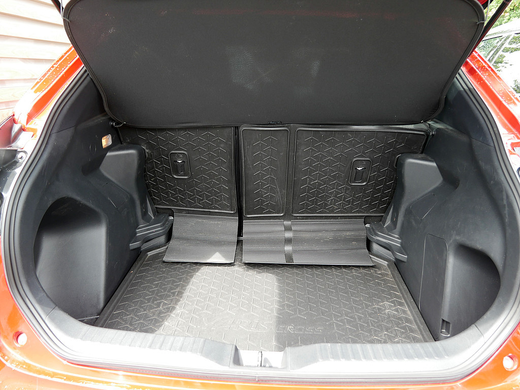 Fahrzeugansicht TOYOTA Yaris Cross Hybrid 1.5 VVT-i Team Deutschland - Bild 4