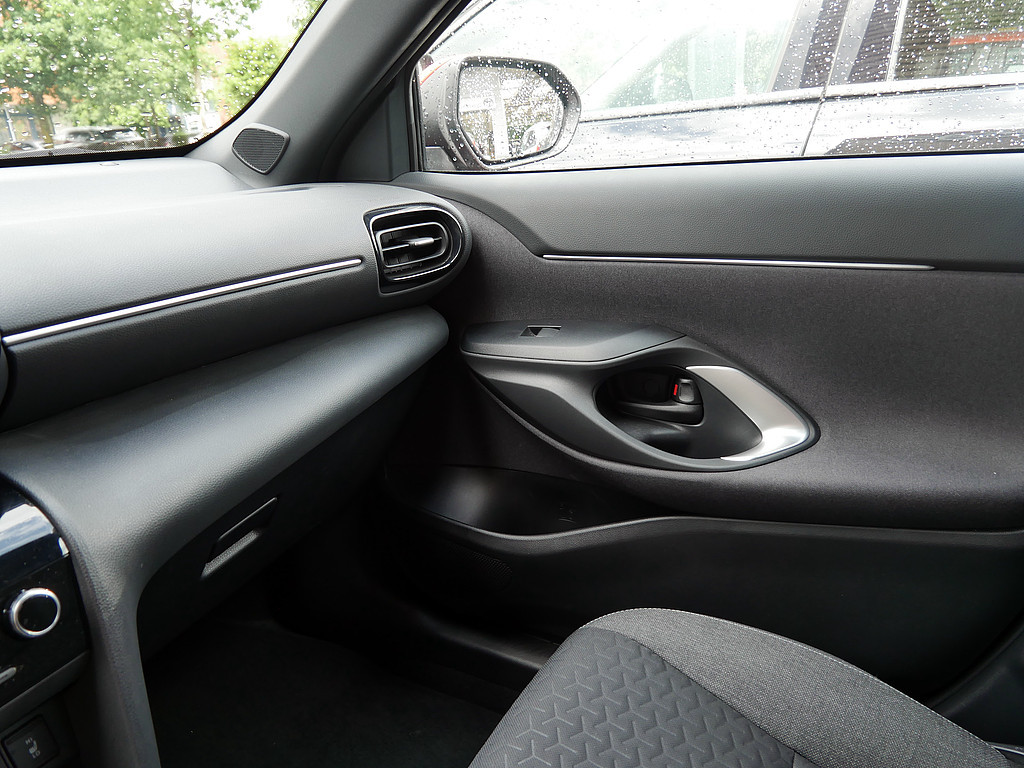 Fahrzeugansicht TOYOTA Yaris Cross Hybrid 1.5 VVT-i Team Deutschland - Bild 17