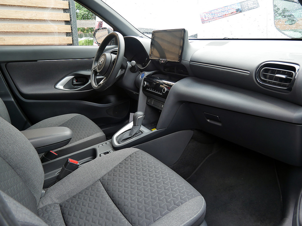 Fahrzeugansicht TOYOTA Yaris Cross Hybrid 1.5 VVT-i Team Deutschland - Bild 29