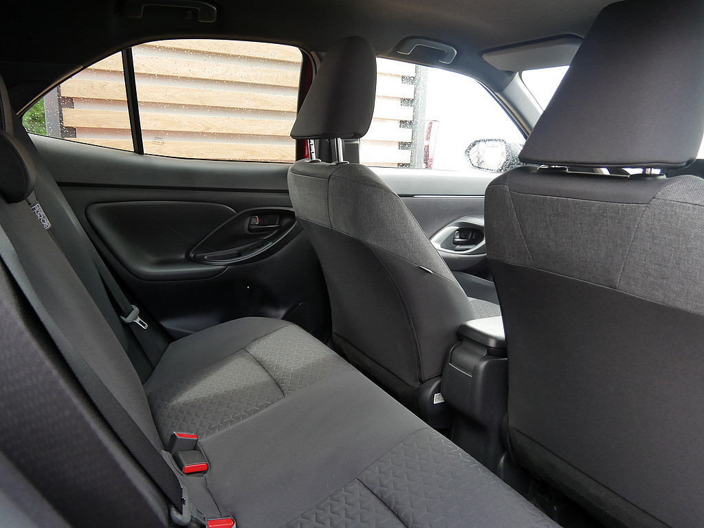 Fahrzeugansicht TOYOTA Yaris Cross Hybrid 1.5 VVT-i Team Deutschland - Bild 31