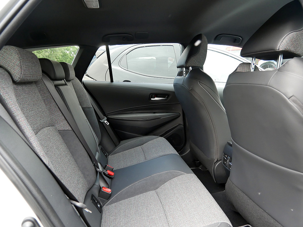 Fahrzeugansicht TOYOTA Corolla Touring Sports 1.8 Hybrid Teamplayer - Bild 2
