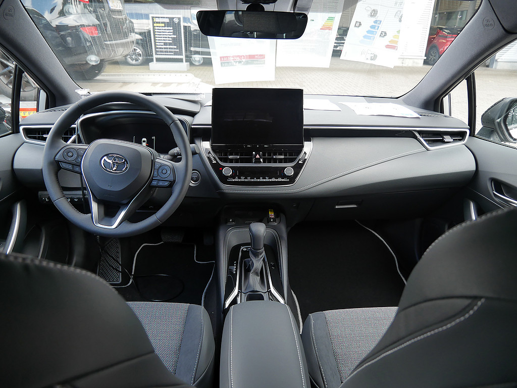 Fahrzeugansicht TOYOTA Corolla Touring Sports 1.8 Hybrid Teamplayer - Bild 3