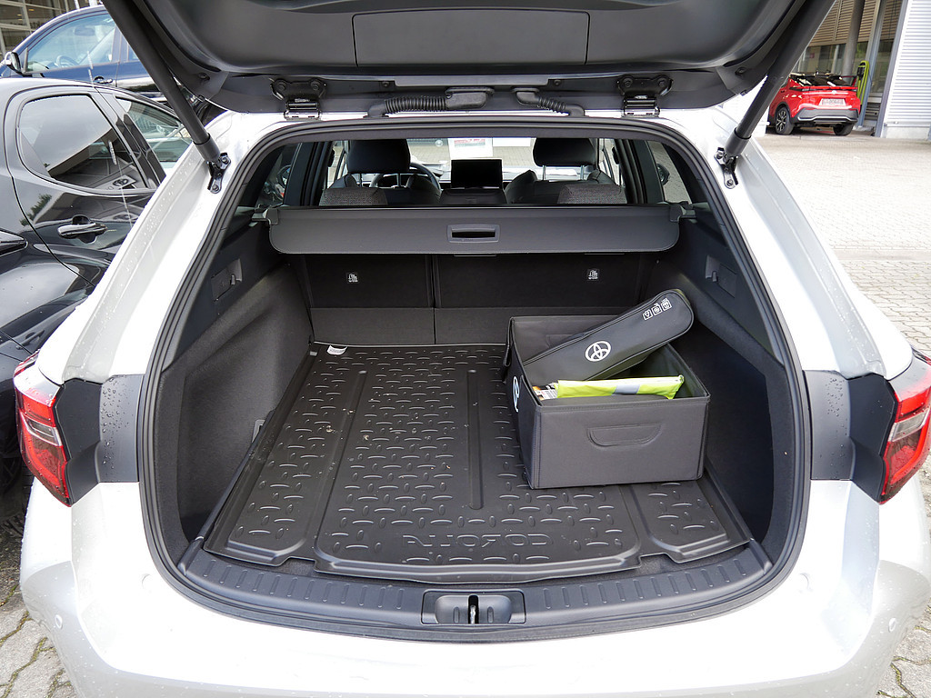 Fahrzeugansicht TOYOTA Corolla Touring Sports 1.8 Hybrid Teamplayer - Bild 6
