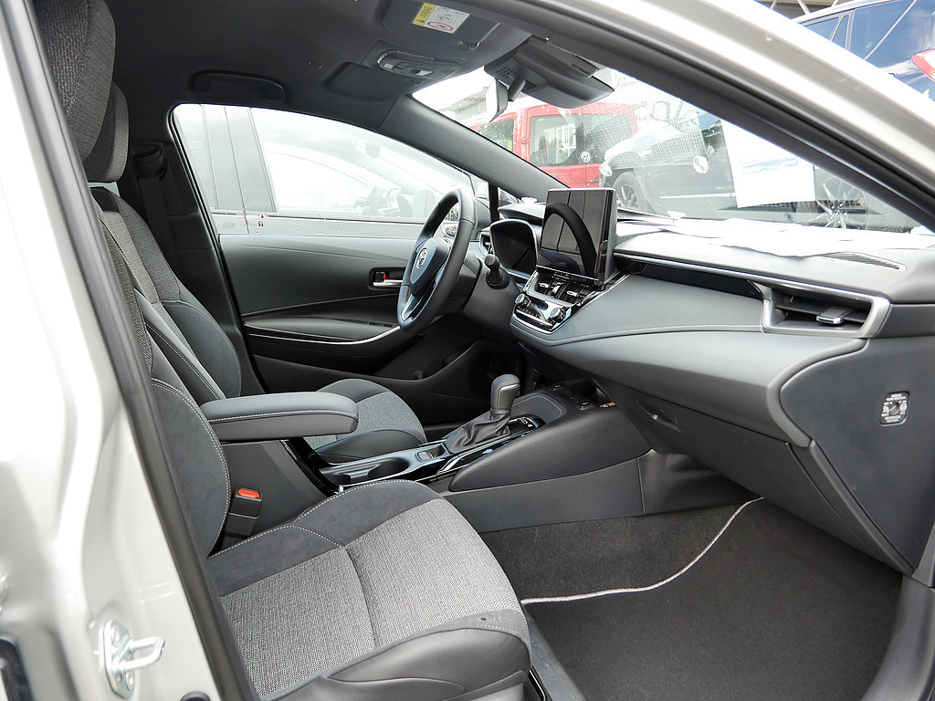Fahrzeugansicht TOYOTA Corolla Touring Sports 1.8 Hybrid Teamplayer - Bild 29