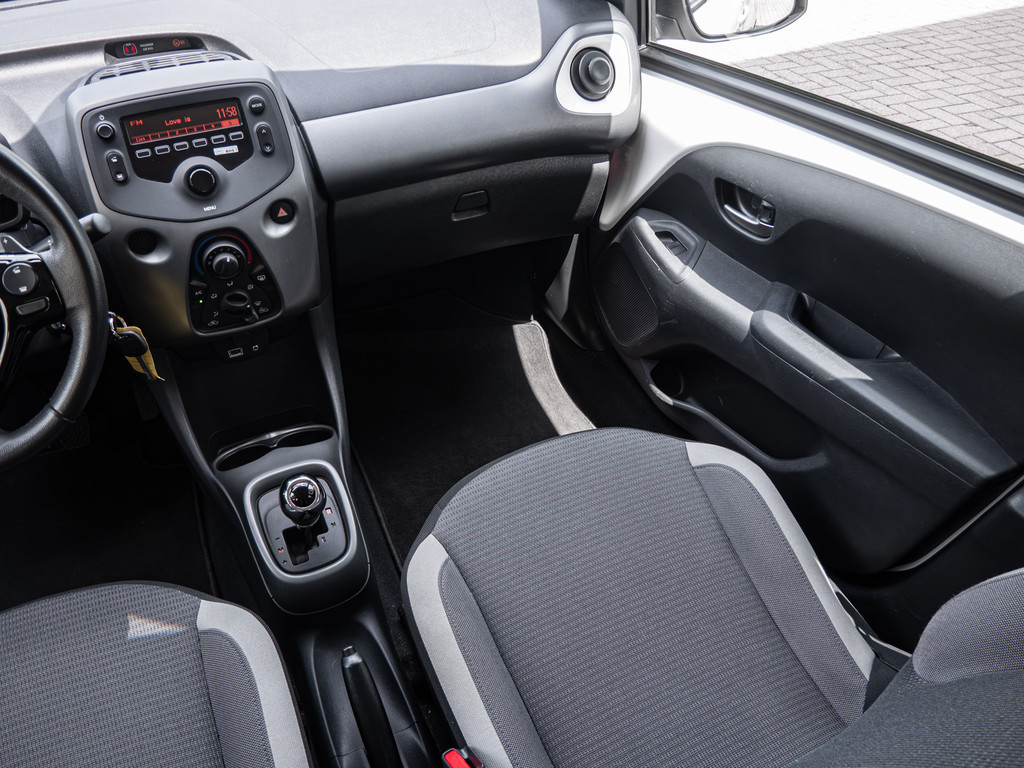 Fahrzeugansicht TOYOTA Aygo 1.0 X-play - Bild 8