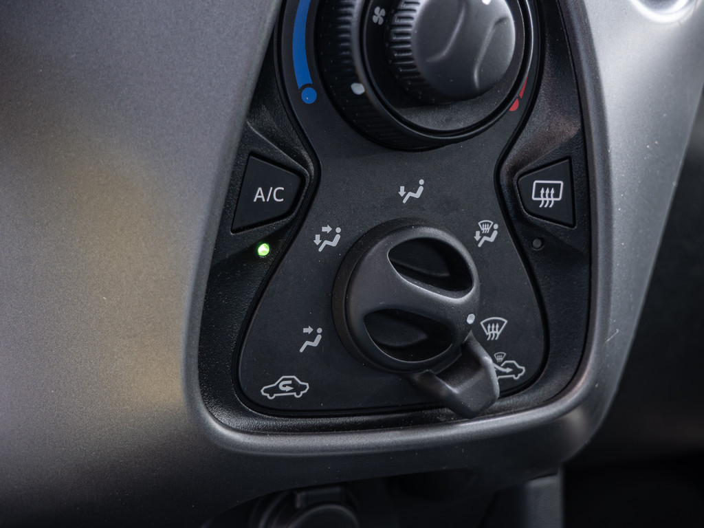 Fahrzeugansicht TOYOTA Aygo 1.0 X-play - Bild 16